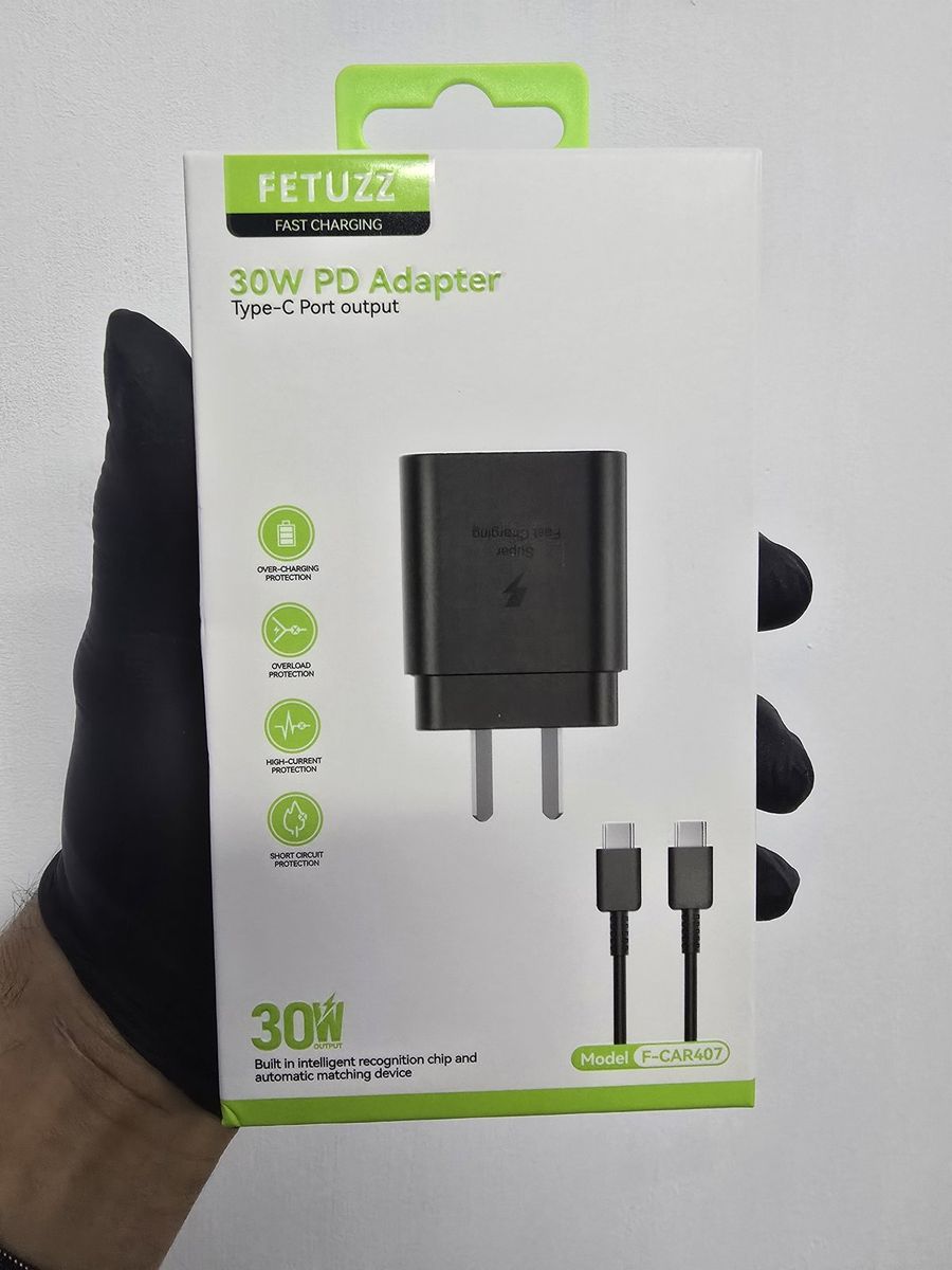Caja del cargador Fetuzz F-CAR407 con USB-C PD que anuncia 30 W de salida