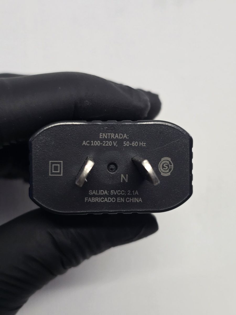 Etiqueta de un cargador Only con salida 5 V 2,1 A, es decir 10,5 W