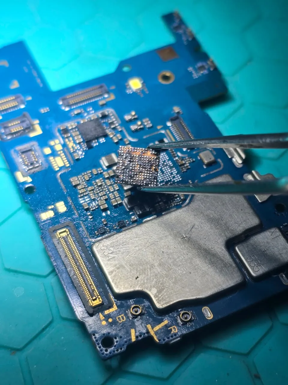 Reballing de IC en placa mojada - TeoTec Posadas